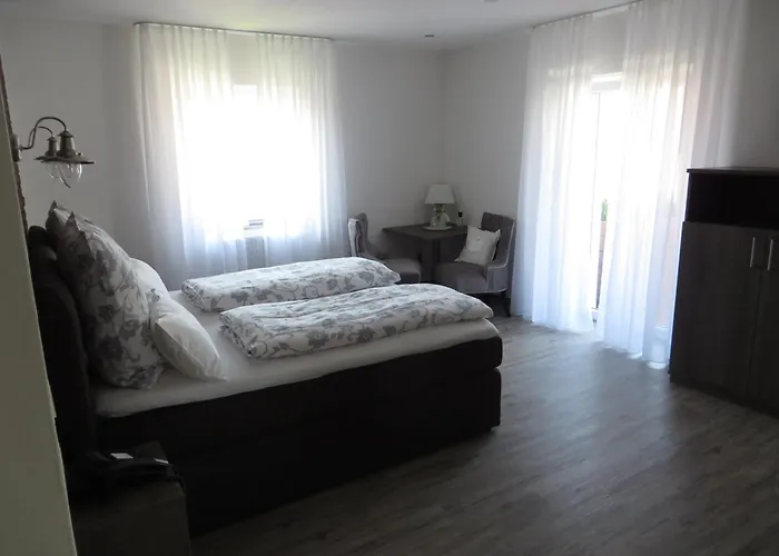 Kleine מלון Lahnau